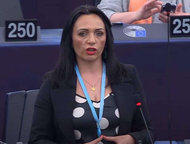Arta Bilalli përmend familjen Jashari në seancën ku po diskutohet anëtarësimi i Kosovës në APKE