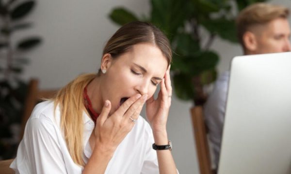 Pse disa njerëz ndihen të përgjumur pasi pinë kafe 