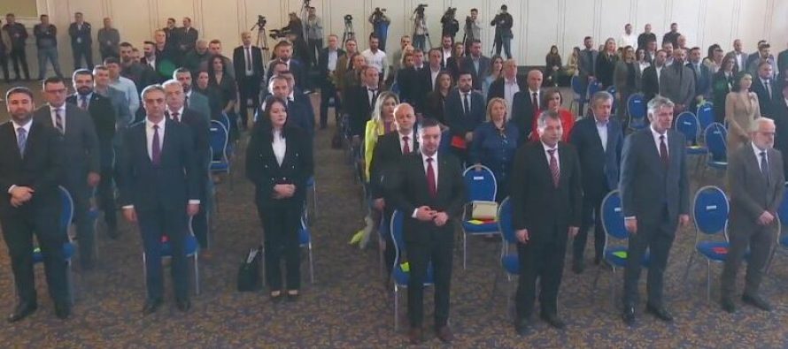 BDI: Mickoski i’a zgjat dorën Levicës kundër Frontit Europian