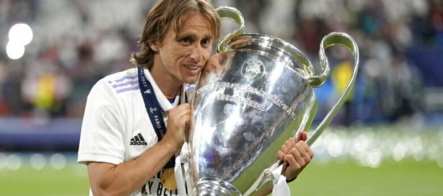 Toni Kroos zgjedh 5 mesfushorët më të mirë të historisë, Modrić në krye!