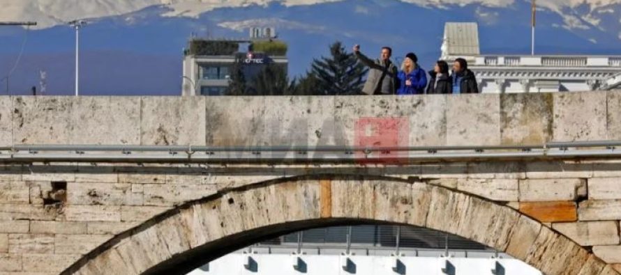Nga e mërkura shi dhe erë, ndërsa në pjesët malore borë