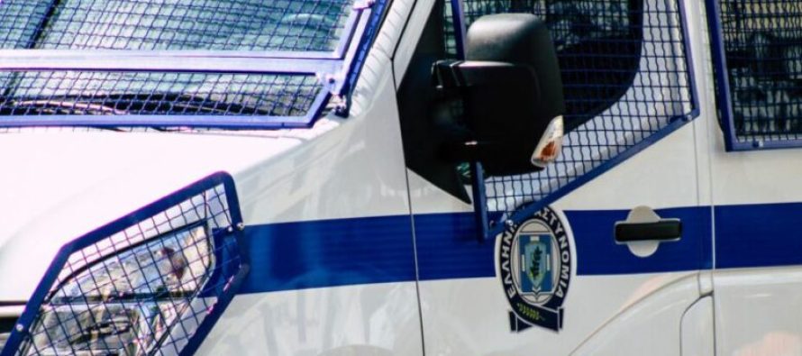 Kablloja elektrike bie mbi autobusin e turistëve, 6 të lënduar në Greqi