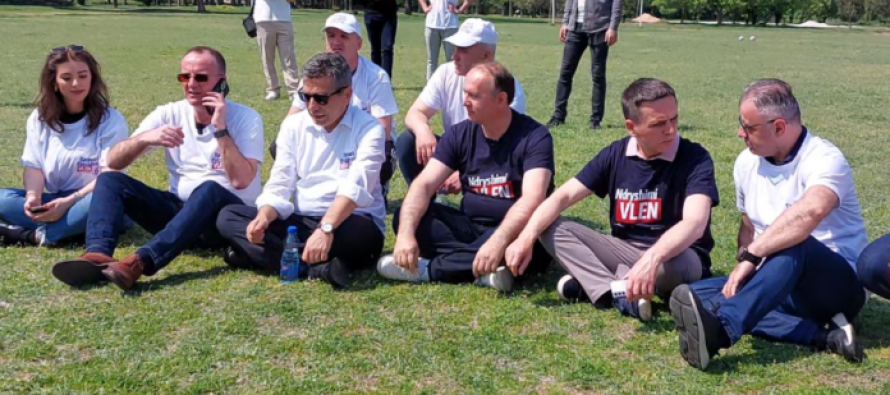 Sport dhe bashkëbisedim me rininë, Taravari dhe liderët e VLEN-it në Saraj