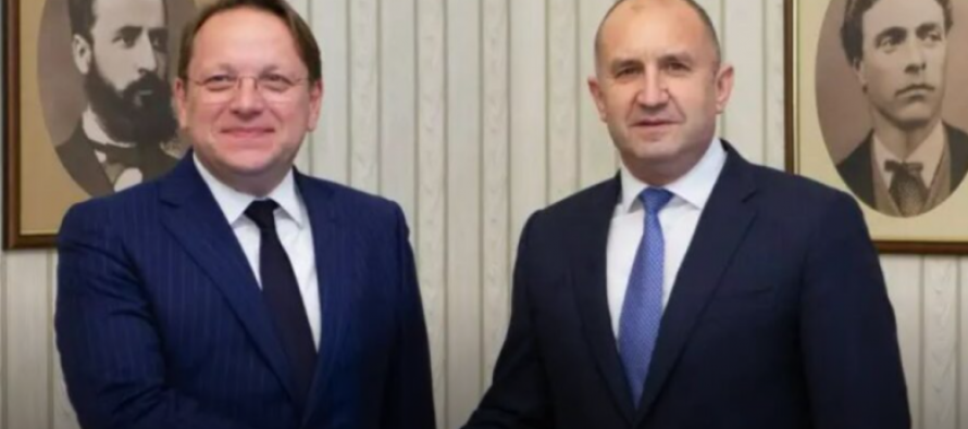 Radev dhe Varhelyi presin që ndryshimet kushtetuese të kalojnë pas zgjedhjeve të 8 majit