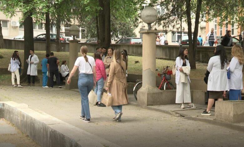 Largohen 7 shqiptarë nga Kirurgjia Torakale, drejtori: E di unë se kush duhet larguar e kush jo!