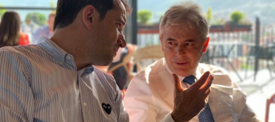 Tirana njëzëri shpall Ali Ahmetin Qytetar nderi