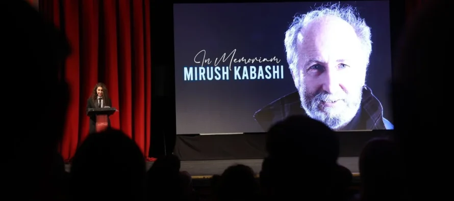 Aktorit Mirush Kabashi i jepet titulli “Qytetar Nderi” i Durrësit