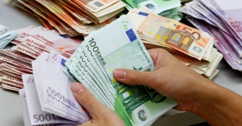 Këmbimi valutor për ditën e sotme  Euro dhe paundi thellojnë rënien
