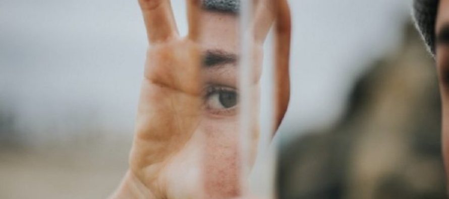 ​Një simptomë e kancerit të mëlçisë që mund të vërehet në sy