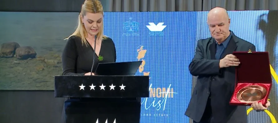 Çmimet “Lumo Skëndo”/ Fitues shpallet Ilir Ikonomi me librin ‘Fan Noli-Apostulli’