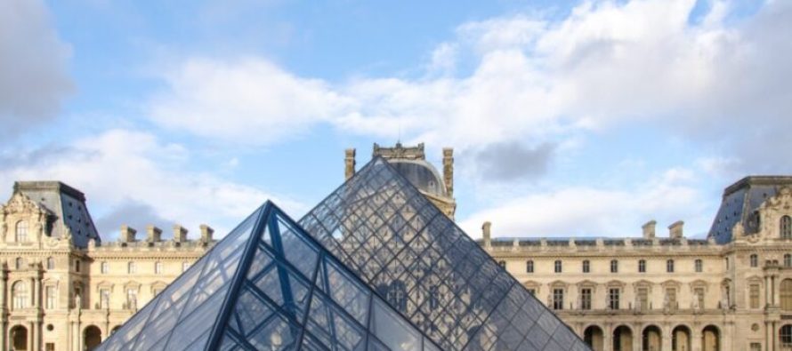 Luvri do të eksplorojë mundësinë e ekspozimit të Mona Lizës në një dhomë të veçantë