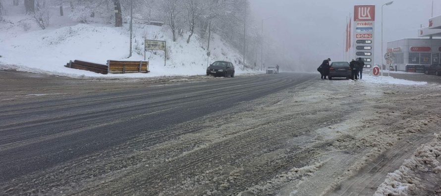 Strazha dhe shumë vende tjera zbardhen me borë