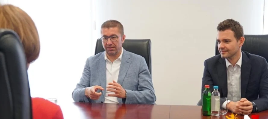 Mickoski në takim me Dreksklerin: Angazhimet e qeverisë së VMRO-DPMNE-së janë integrimi evropian, zhvillimi ekonomik dhe luftimi korrupsionit