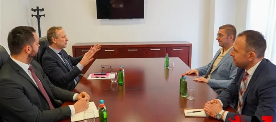 Mickoski në takim me shefin e misionit të OSBE-së: Vendi do të vazhdojë në rrugën evropiane