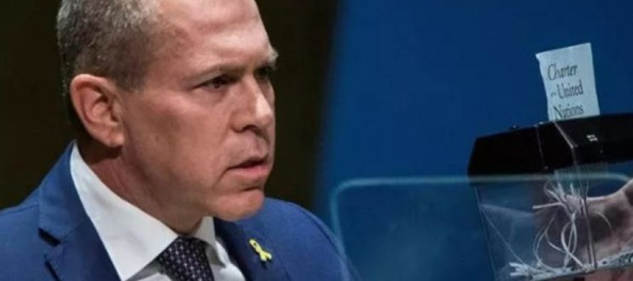 Asambleja hapi derën për anëtarësimin e Palestinës, ambasadori i Izraelit gris kartën e OKB-së