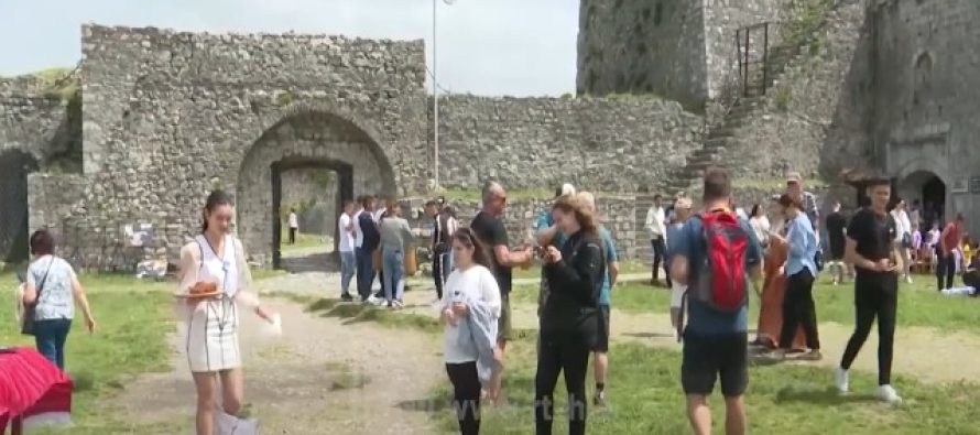 “Rozafa” – 40 mijë turistë në 5 muaj, dyfishohet numri i vizitorëve