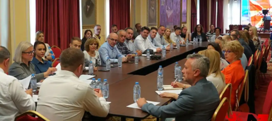 Mickoski në takim me deputetët e VMRO-DPMNE-së dhe koalicionit “Maqedonia Jote”