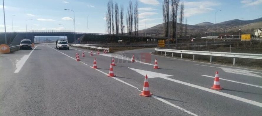 Automjeti del nga rruga, humb jetën shoferi dhe lëndohet tre persona!