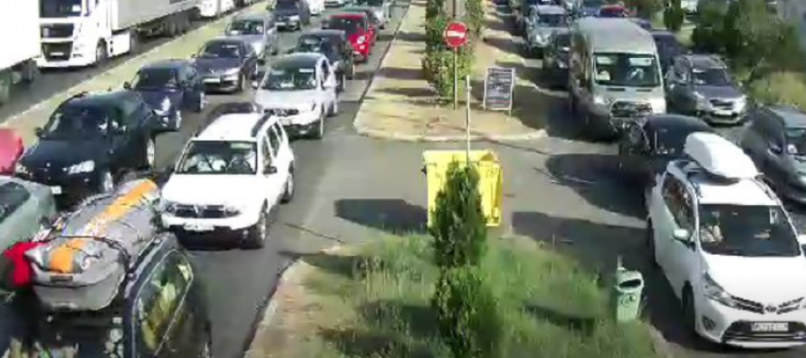 Qytetarët lidhin pushimet – Mbingarkohen pikat kufitare!