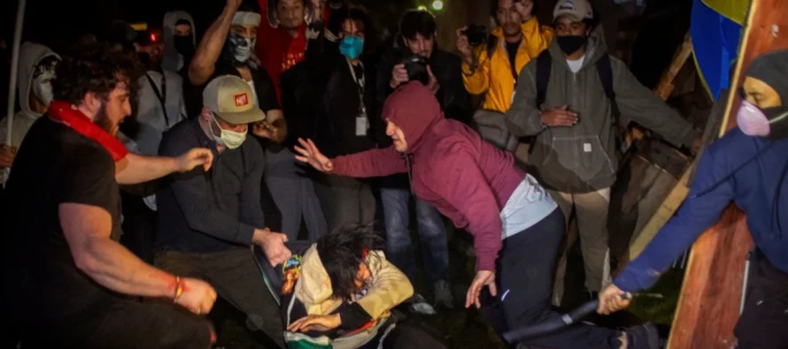 Shtohen trazirat në universitetet amerikane/ Përplasje mes grupeve pro-palestineze dhe pro-izraelite, dhjetëra të plagosur