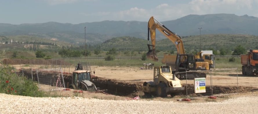 Protestë në Rrugën Industriale në Vizbeg, sipërmarrësit kundër bazës së asfaltit që po gërmohet aty