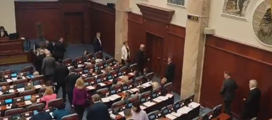 Fronti Europian lëshoi seancën gjatë zgjedhjes së Afrim Gashit për kryetar të Kuvendit