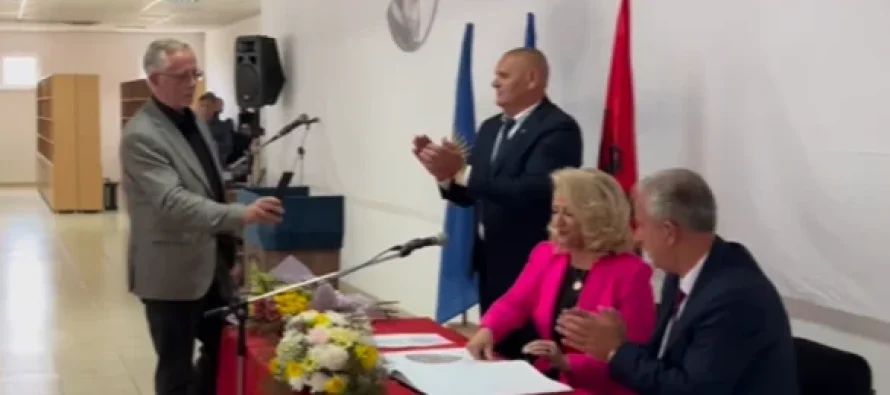 Shkurte Fejza nderohet me titullin “Qytetare Nderi” nga Komuna e Suharekës 