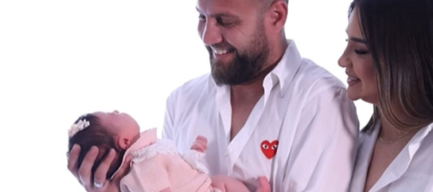Luizi dhe Kiara zbulojnë për herë të parë portretin e vajzës së tyre