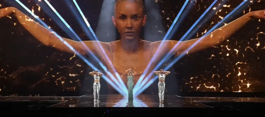Skena gjigante nën tingujt e këngës “Titan”, Besa Kokëdhima performon në natën e dytë të “Eurovision 2024”