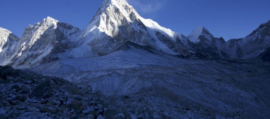 Shënohet rekordi i dyfishtë në malin Everest