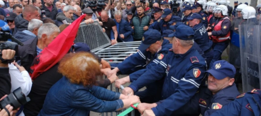Protesta e opozitës para bashkisë Tiranë, policia publikon masat e marra: Ja rrugët që do të bllokohen