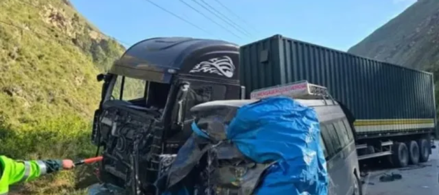 E rëndë në Peru/ Dy aksidente brenda pak orësh, 19 persona humbin jetën