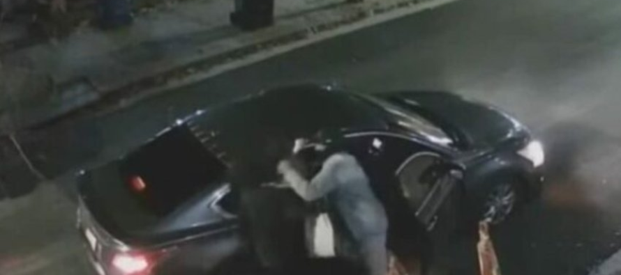 Pamje të rënda: Momenti kur të riun që u rrëmbye në Prishtinë, e hedhin nga vetura para Policisë