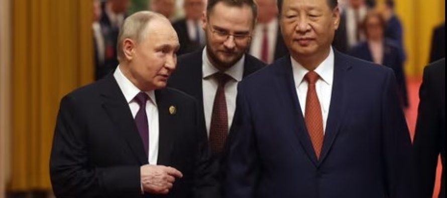 Putin arrin në Kinë, pritet nga presidenti kinez