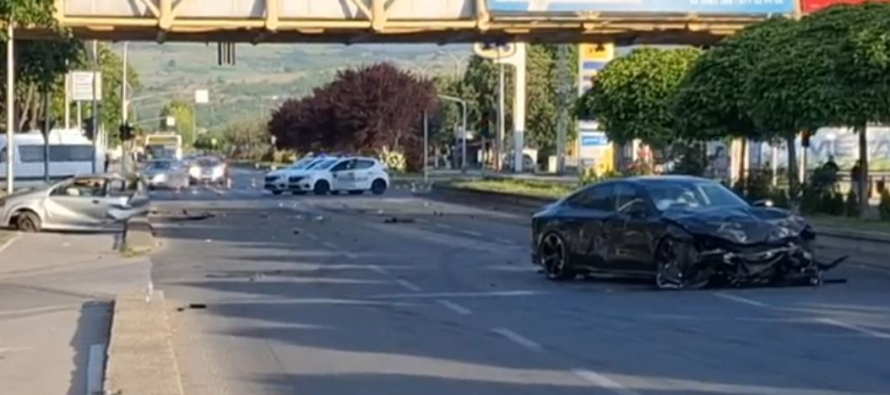 Aksident trafiku në Shkup, lëndohen tre persona