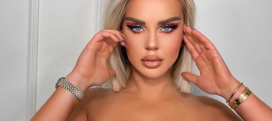 Kejvina Kthella provokon në bikini me të tjera fotografi nga pushimet