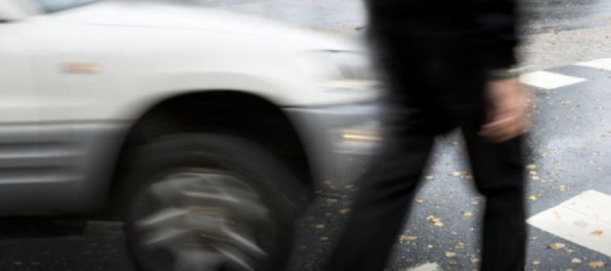 Trafiku i shthurrur – e pësojnë keq dy këmbësorë!