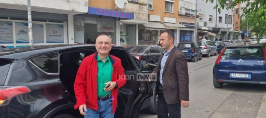 Ilir Meta shkon në Prokurorinë e Tiranës