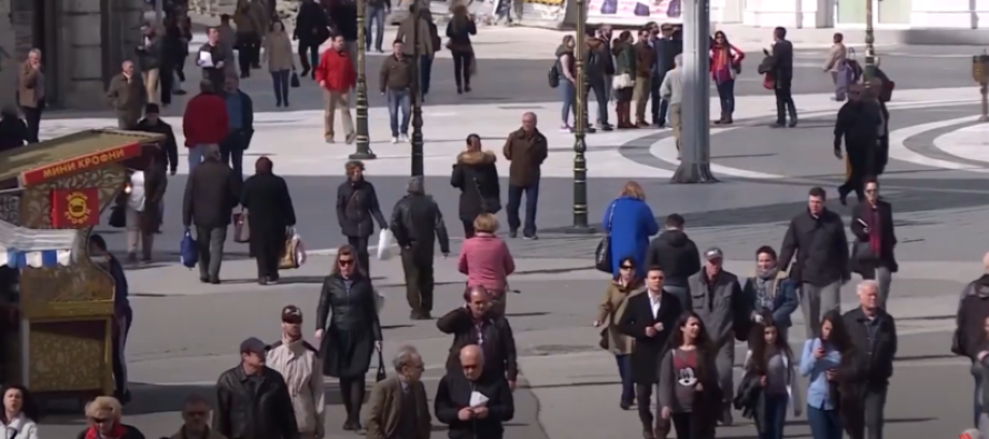 Një e treta e qytetarëve duan të largohen nga vendi, kryesisht të moshës 40 – 49 vjeç