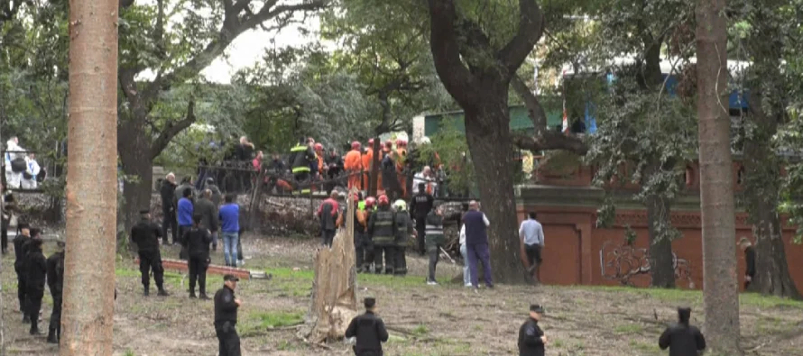 Dhjetra të plagosur nga përplasja e trenit të pasagjerëve me vagonin e mirëmbajtjes të lënë në binarë