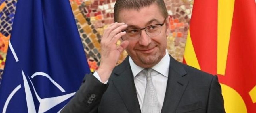 Mickoski i papenduar: Qëndrimi im për përdorimin e emrit Maqedoni është i qartë, përgatitem për Samitin e NATO-s