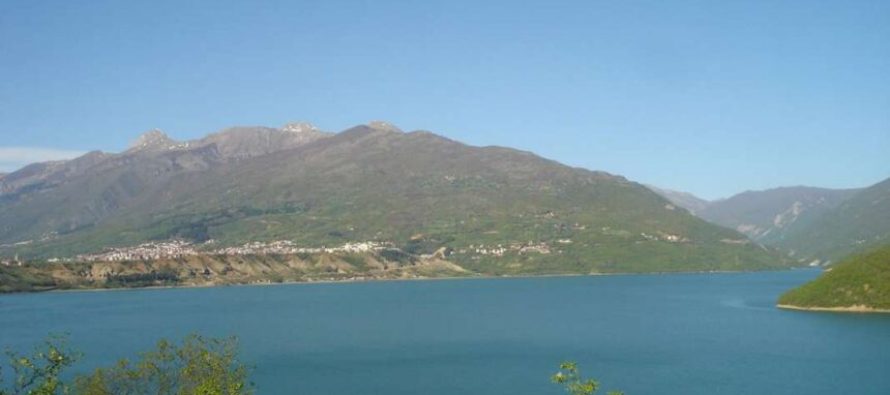 Liqeni i Dibrës përplot me pushues