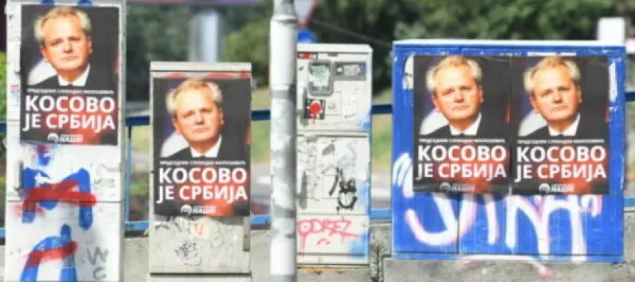 Në Beograd shfaqen pllakata me foton e Millosheviqit dhe “Kosova është Serbi”