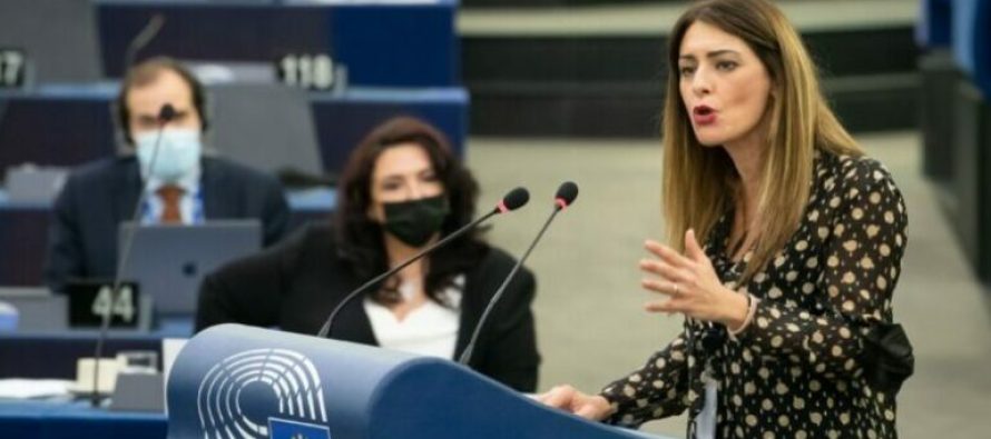 Zv/ presidentja e PE uron Kosovën në 25-vjetorin e çlirimit