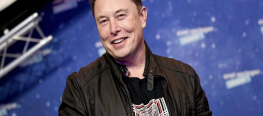 Musk kërcënon se do të ndalojë përdorimin e pajisjeve Apple në kompanitë e tij