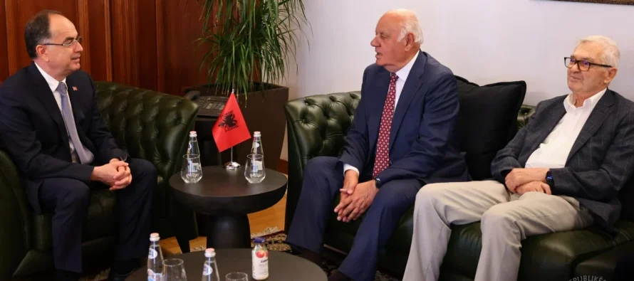 Fotolajm/ Tre presidentët bëhen bashkë, Begaj: Bisedë miqësore dhe e frytshme