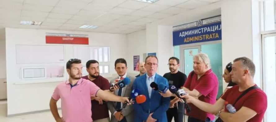 Ministri i shëndetësisë Arben Taravari shkarkoi nëntë drejtorë ekonomik