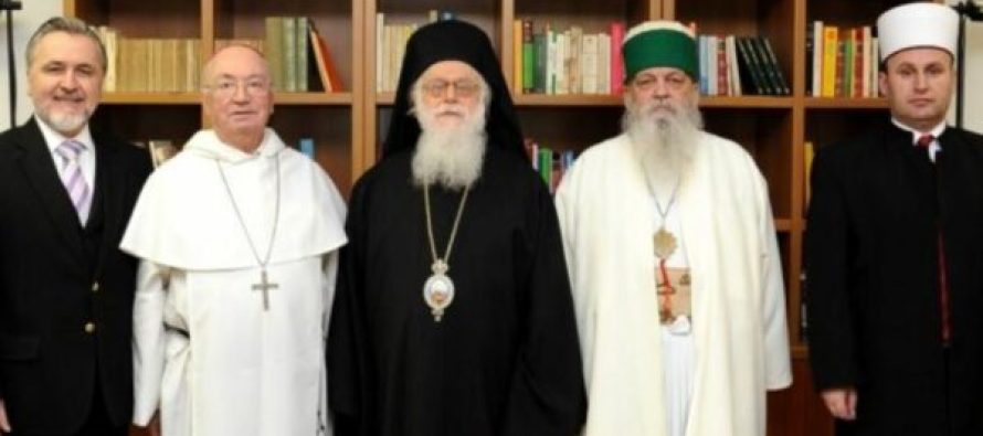 Të dhënat zyrtare: Kaq myslimanë, të krishterë dhe ateistë jetojnë në Shqipëri