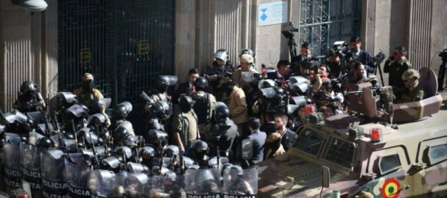 Panik në Bolivi, trupa të armatosur dhe automjete të blinduara mësyjnë drejt Presidencës, frikë për “grusht shteti”