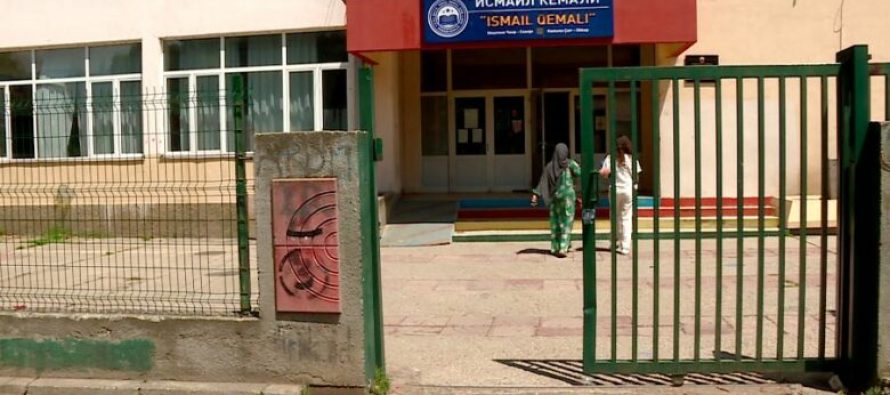 Përfundoi mësimi edhe për filloristët, sot shumë pak nxënës në oborret e shkollës